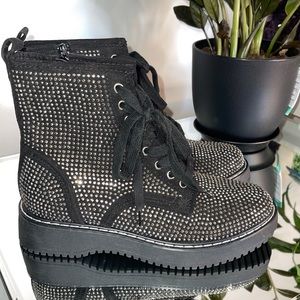 Lace up combat boot